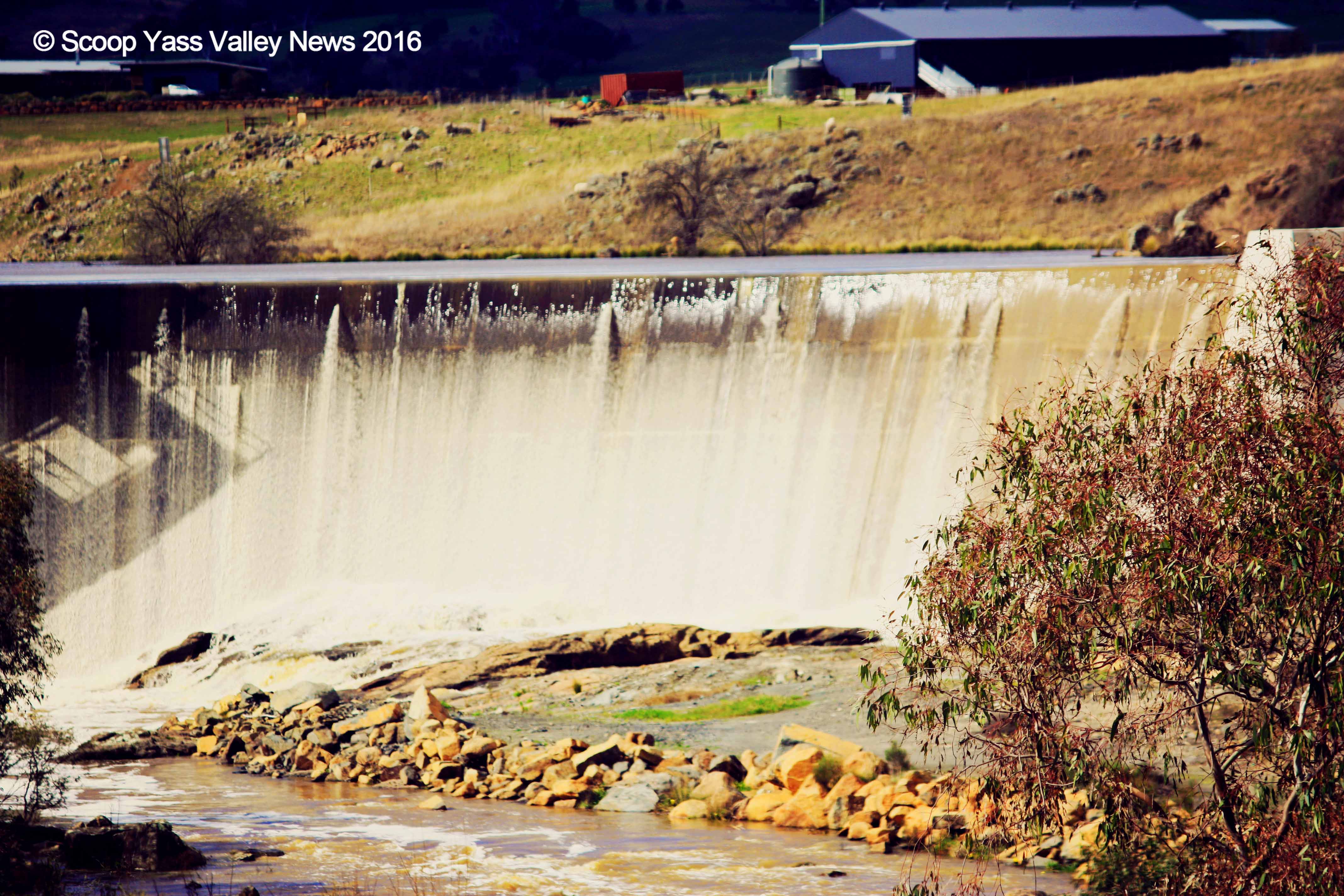 yass dam wall 2015 flood
